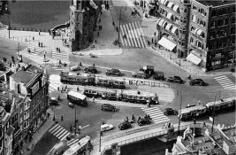 Brug over de singel aan het Muntplein