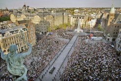 Dodenherdenking op De Dam, foto van de NOS