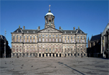 Voorzijde van het Paleis